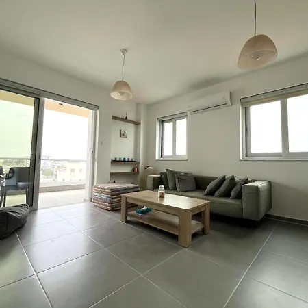 Top Floor Luxury 1bedroom With Sea View In Center Larnaca